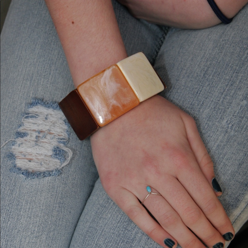 Vintage chunky stretch bracelet of wood and lucite